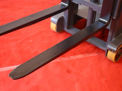 堆高车对比细节