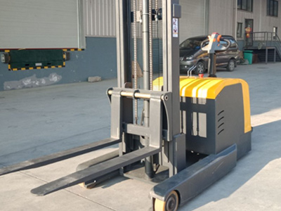 步行式前移叉车