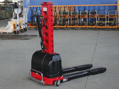 装货慢？人工累？试试新牛盾电动自体登高车