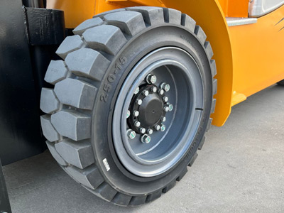 叉车轮胎