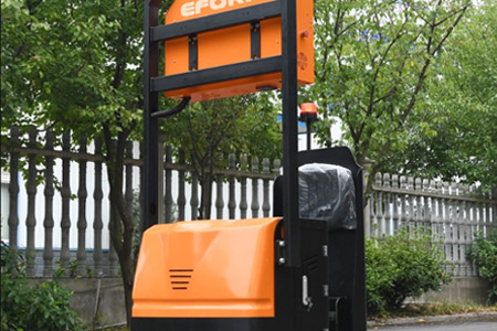 自动导引牵引车