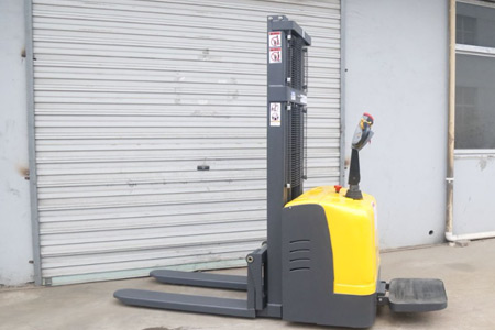 堆高车门架结实