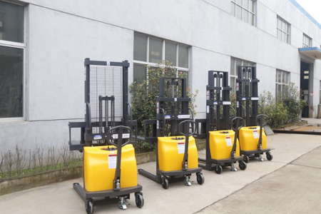 基础款2吨半电动堆高车 工厂日常堆垛够用不贵