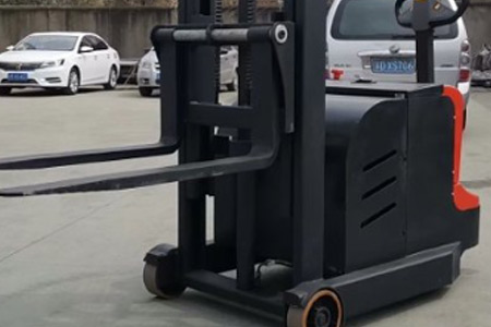 一文掌握堆高车卸货安全流程 用车更放心