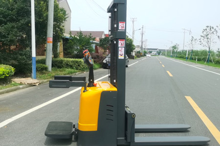 2026年广交会在即 带你认识新牛盾堆高车厂家