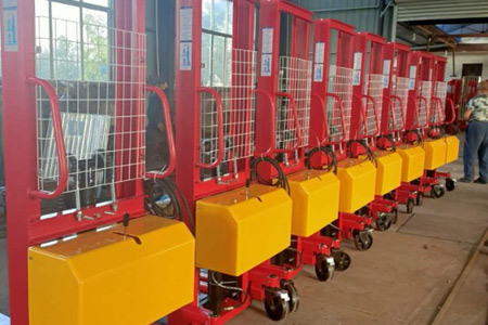 易操作仓储堆高车