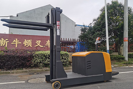 站驾式平衡重堆高车