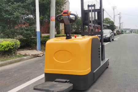 经济型免维护站驾式平衡重堆高车 省心省力