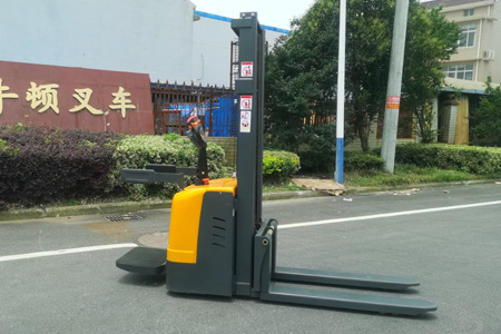 易操作站驾式堆高车可能出现什么故障？