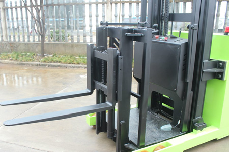 全电动三向叉车价格多少钱？2026最新信息汇总