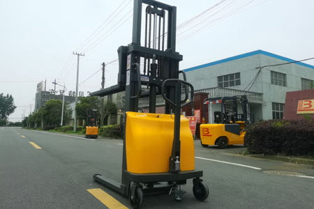 易维护半电动堆高车 2026车间基础作业优选