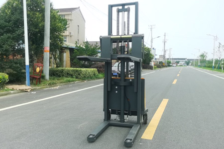 高性能堆垛车