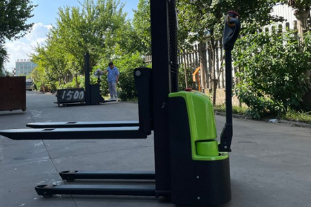 全电动步行式堆高车操作指南（新手教程）