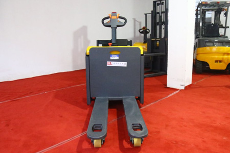 2吨便携式电动托盘搬运车 站驾式小型搬运车优势