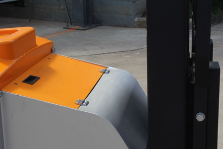 平衡重堆高车细节