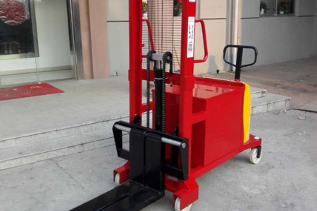 2026年广交会叉车看点：新牛盾电动堆高车实力亮相