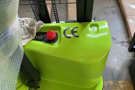 轻型步行式堆高车