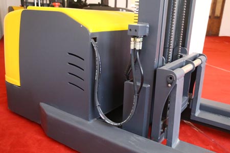 电商仓电动堆高车