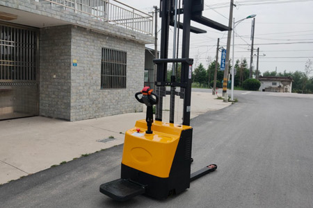 广交会电动托盘堆垛机