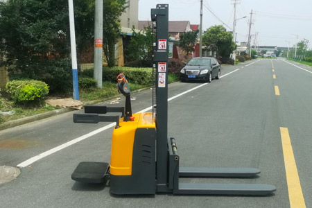 2026广交会电动托盘堆垛机 新牛盾叉车直供