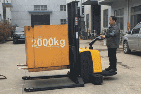 前移式堆高车行驶无力 控制器故障怎么排查