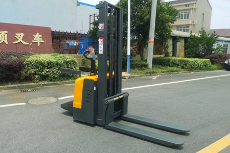 仓储专用双托盘堆高车