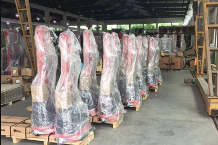 车厢上货费力难搞？半电动自体登高车上手就会用