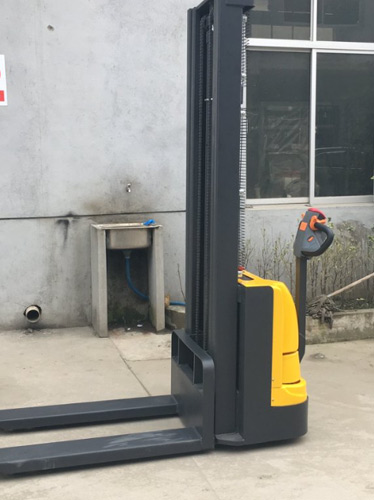 2026新款步行式堆高车 新牛盾源头生产厂家有现货