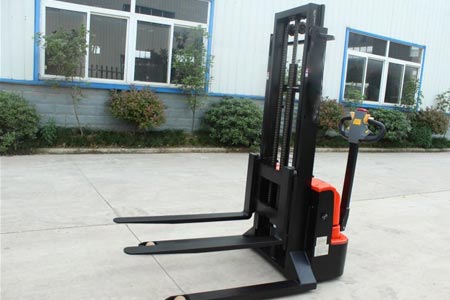 步行式跨腿堆高车