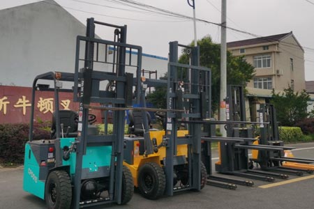 仓库用电动叉车