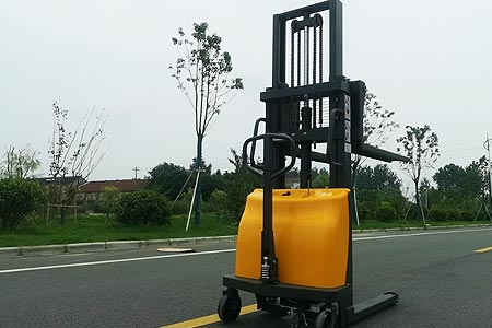 堆高车保养