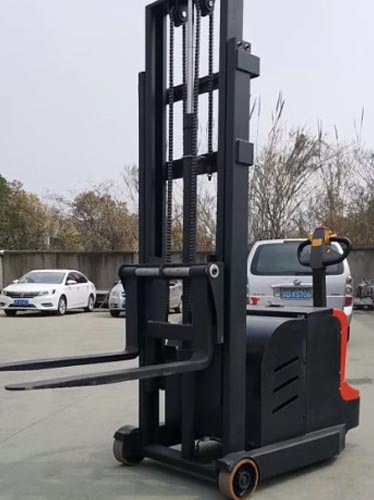 步行式平衡重堆高车