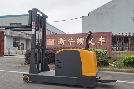 电动平衡重堆高车