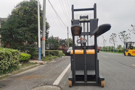 平衡重堆高车保养
