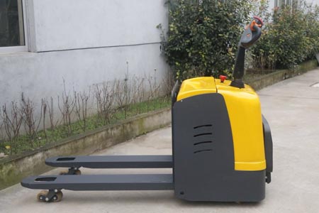 1分钟分清优劣 站驾式与步行式搬运车选型指南