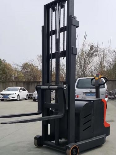 无月台堆高车
