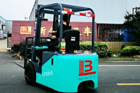 小空间搬运电动叉车