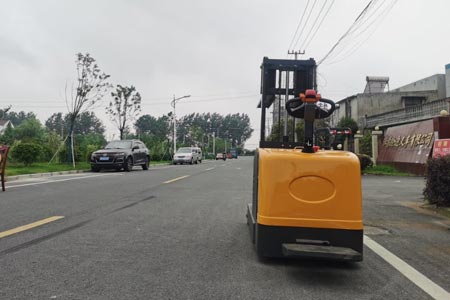 平衡重堆高车上手轻松