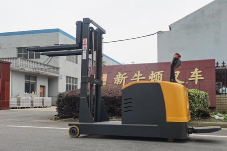 站驾平衡重堆高车操作难不难？牢记3个操作步骤