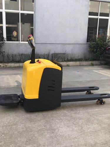 站驾式全电动搬运车