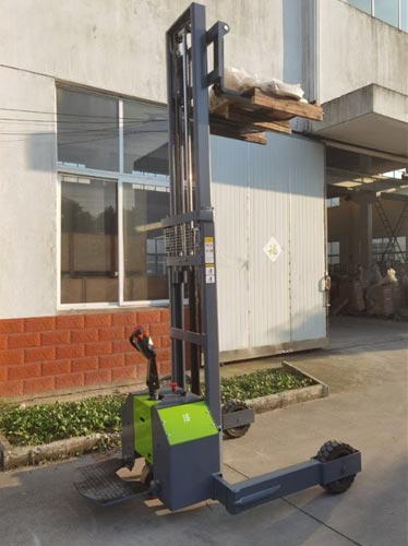 户外越野堆高车