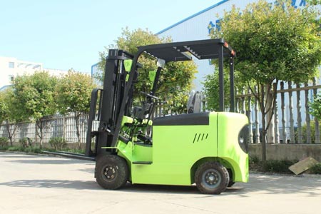 四驱全地形叉车