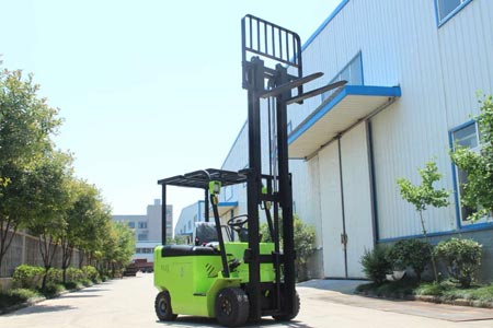 四轮户外越野叉车