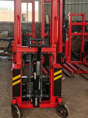 小型仓库堆垛车