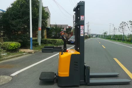 江苏实体堆高车厂家