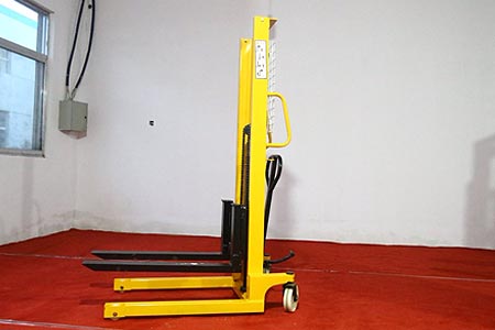 窄通道1吨手动堆高车 新牛盾叉车源头直供