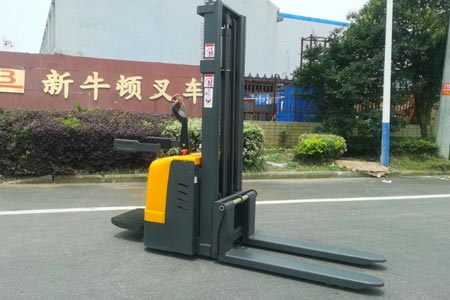 1吨站驾式堆高车