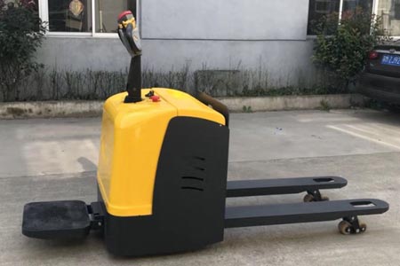 站驾式全电动搬运车
