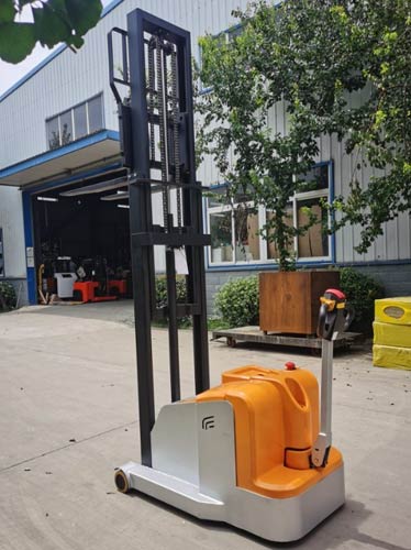中小仓库用无支腿堆高车 该怎么选型？
