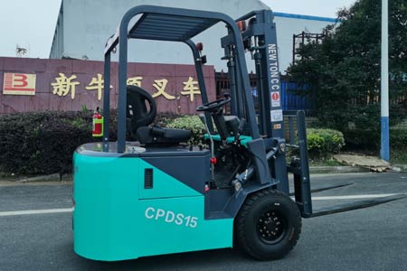 全电动三支点叉车